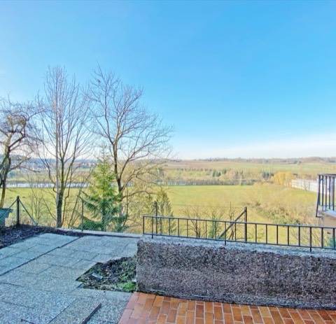 Terrasse mit Blick ins Neckartal